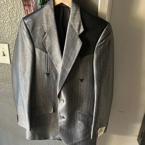 Men's Gray Blazer with Black Accents